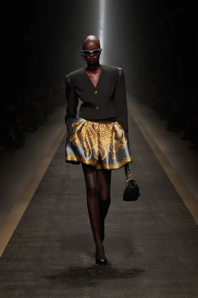 Look 15